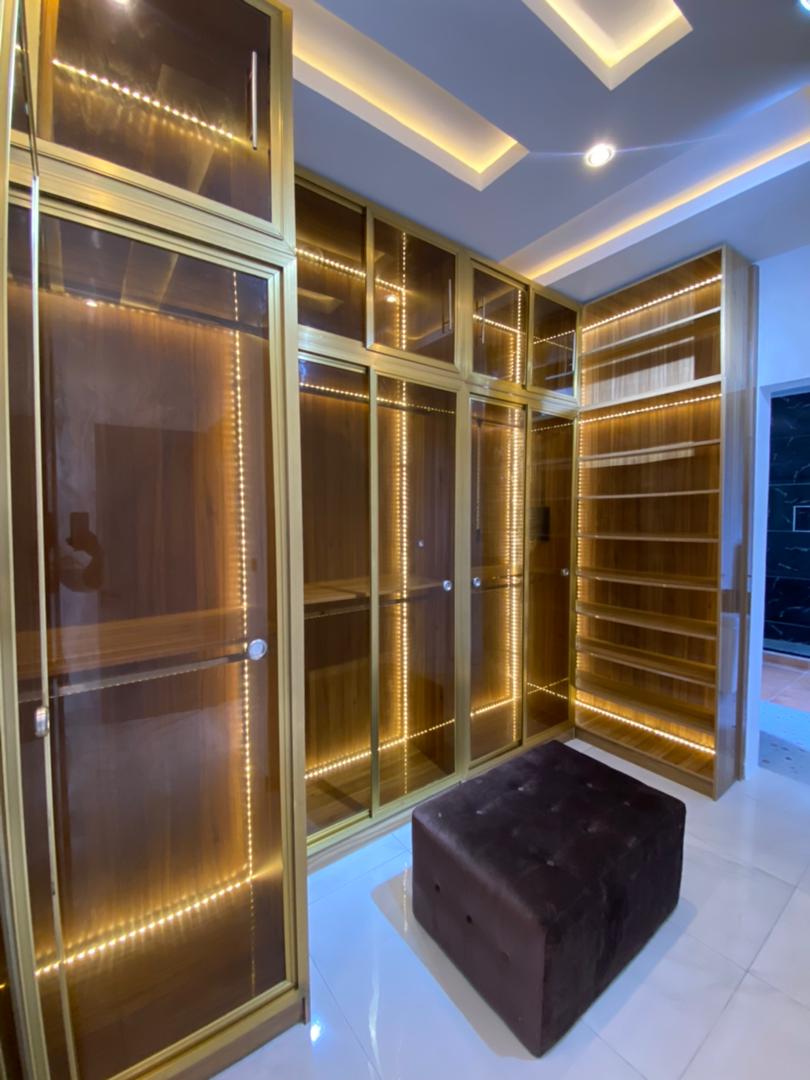 5 bedroom detached duplex with BQ