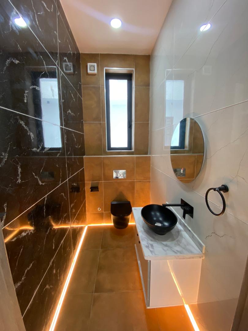 5 bedroom detached duplex with BQ