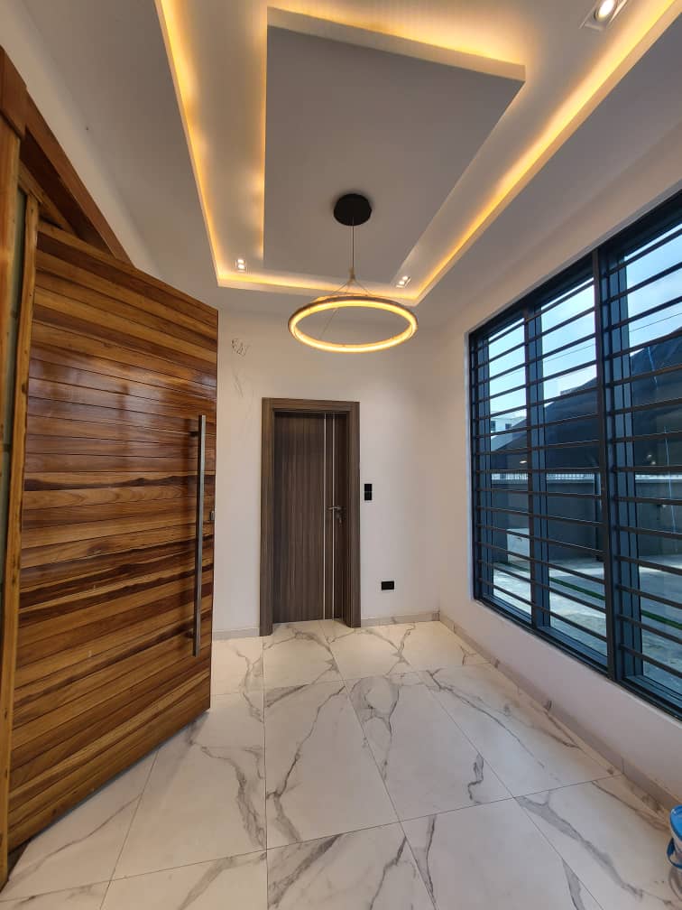 5 bedroom detached duplex with BQ