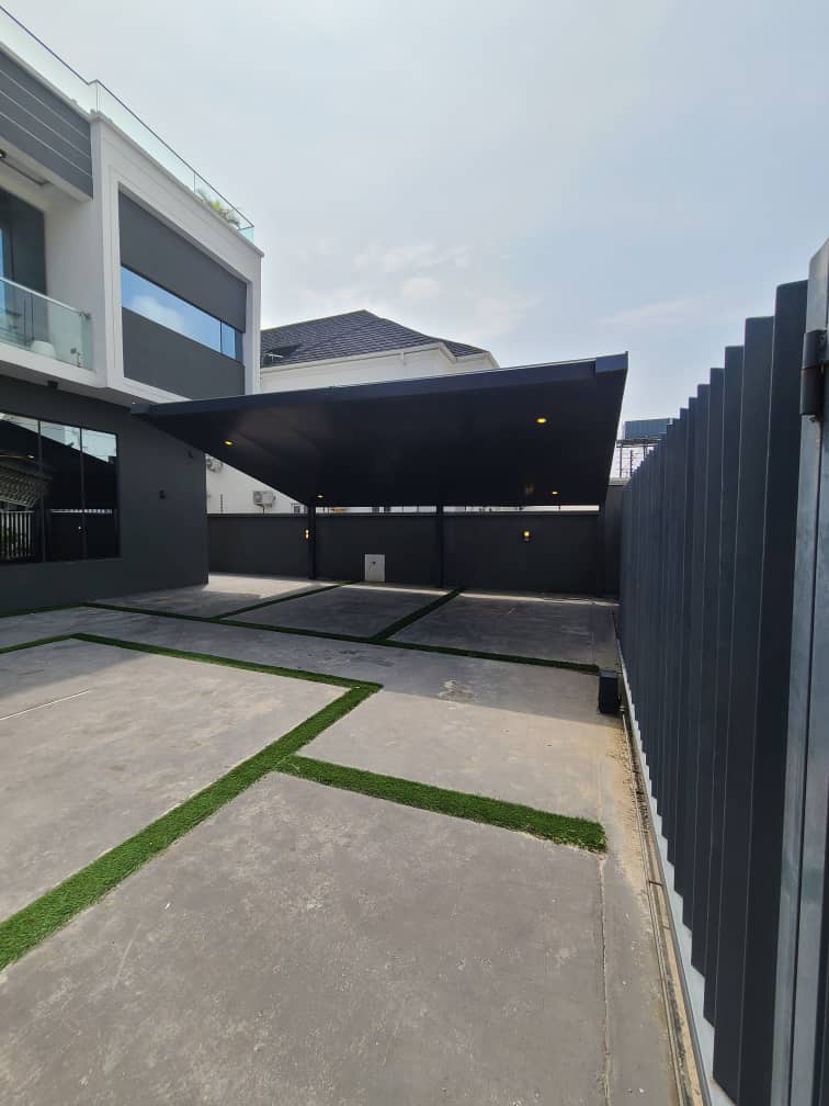 5 bedroom detached duplex with BQ