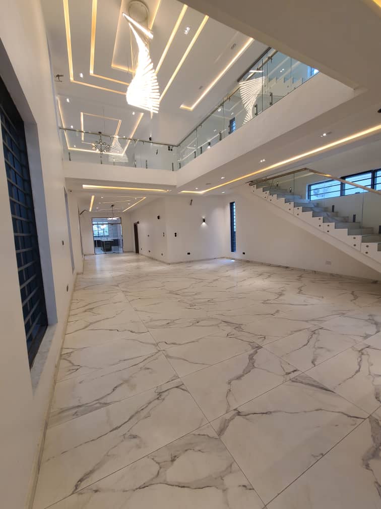 5 bedroom detached duplex with BQ