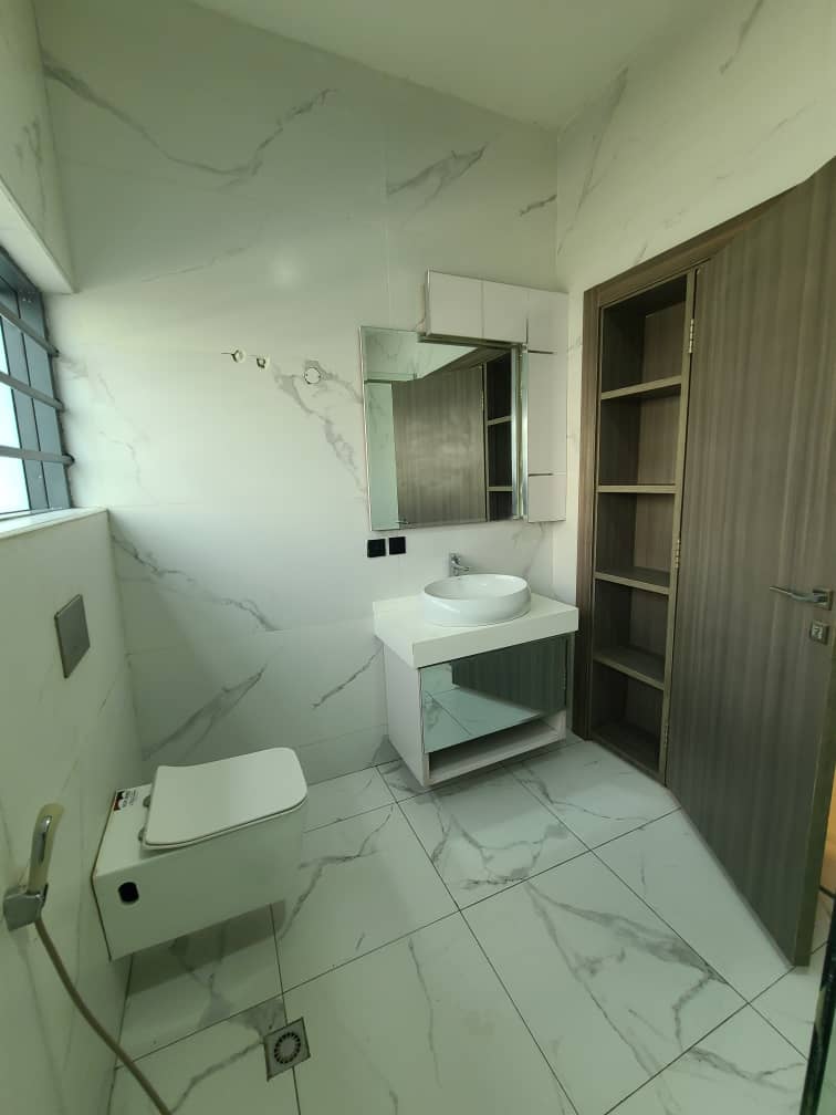 5 bedroom detached duplex with BQ