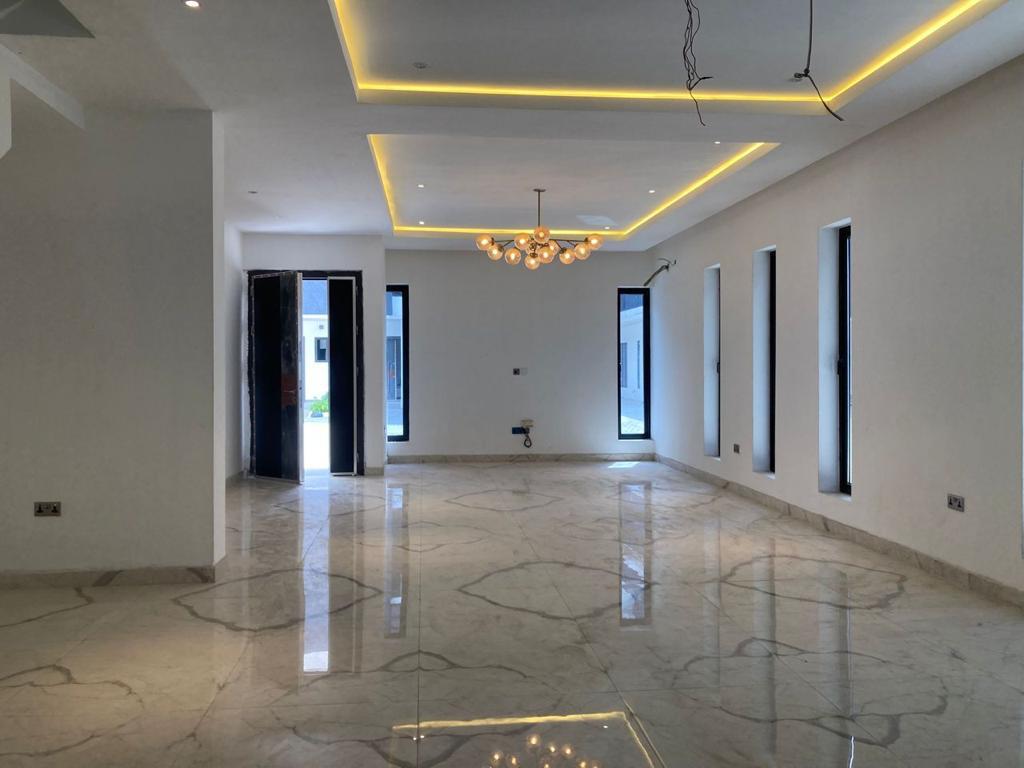 4 bedroom semi detached duplex with 2 room BQ