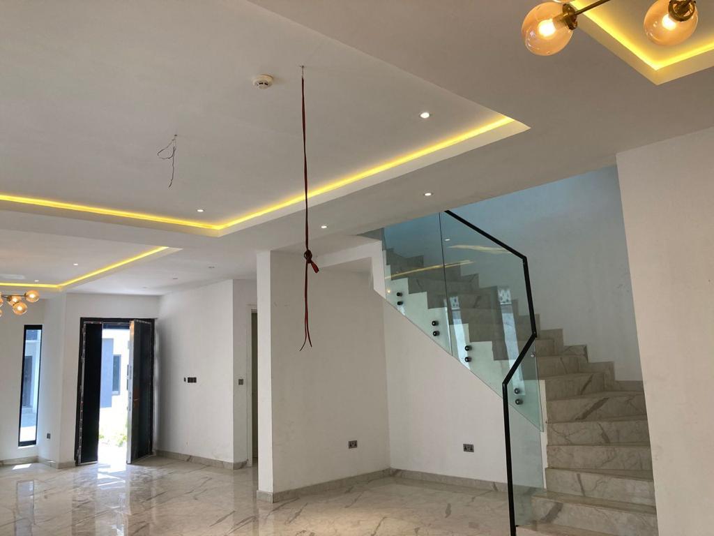 4 bedroom semi detached duplex with 2 room BQ