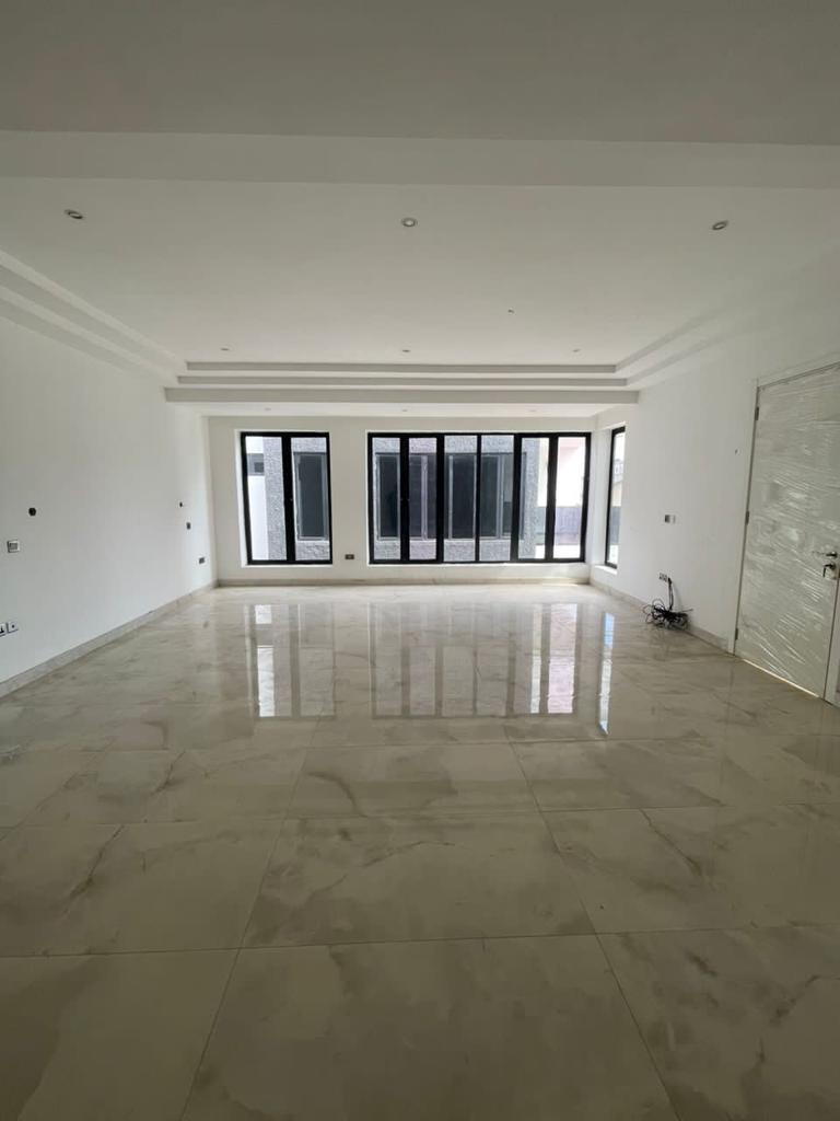 4 bedroom semi detached duplex with 2 room BQ