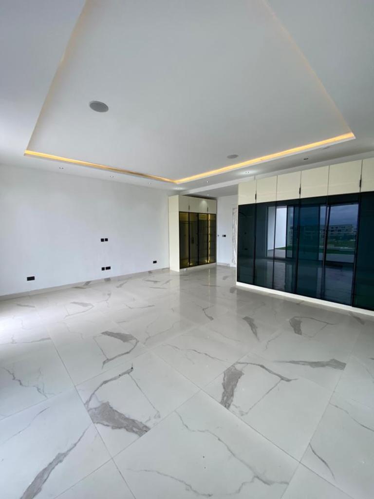 5 bedroom detached duplex with BQ