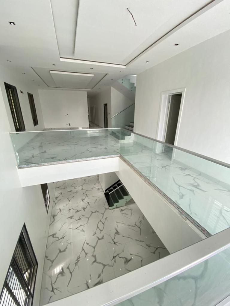 5 bedroom detached duplex with BQ