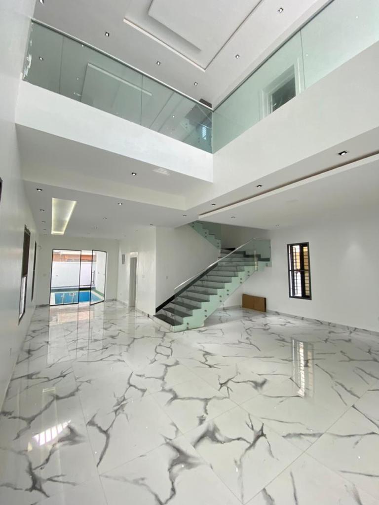 5 bedroom detached duplex with BQ