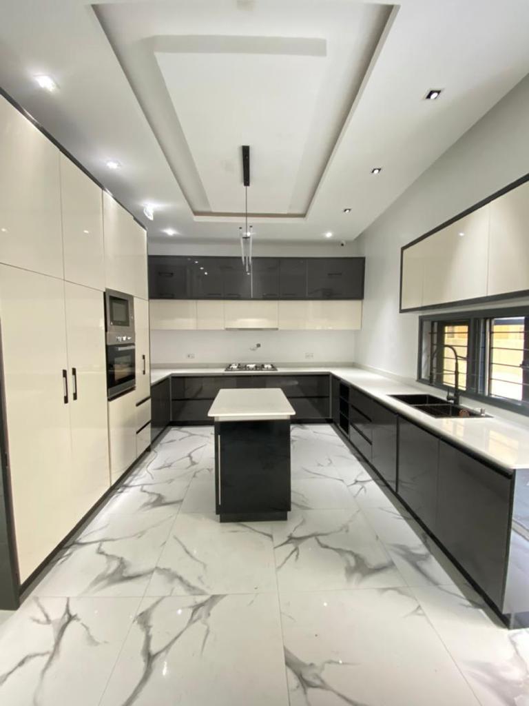 5 bedroom detached duplex with BQ