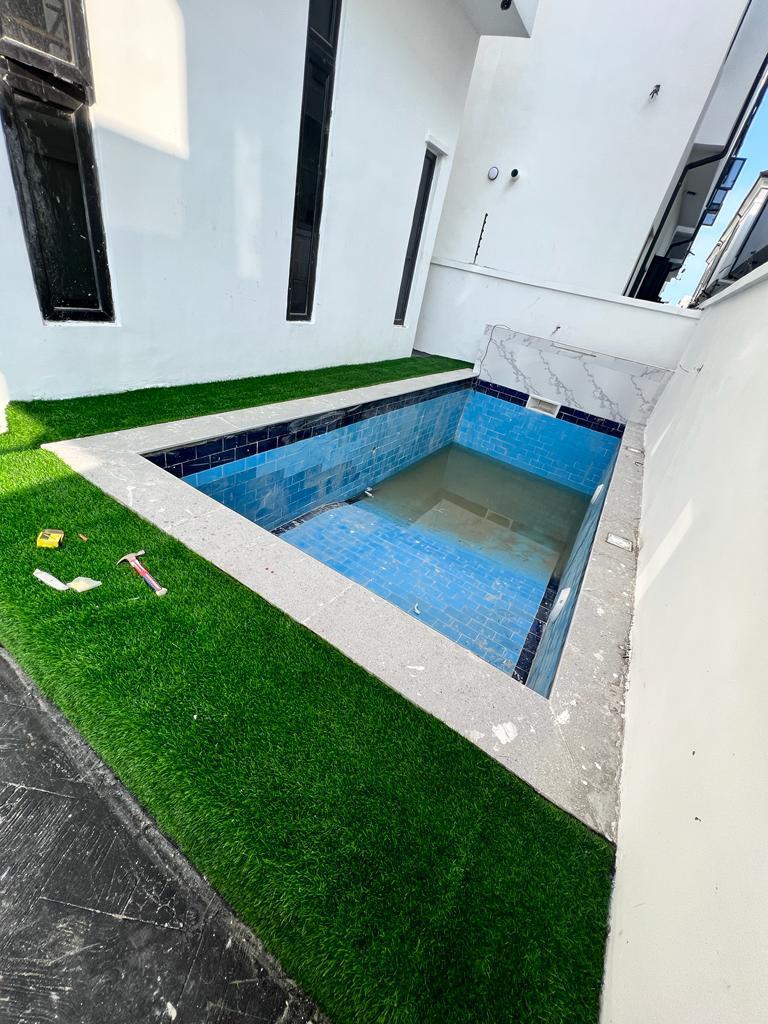 5 bedroom detached duplex with BQ