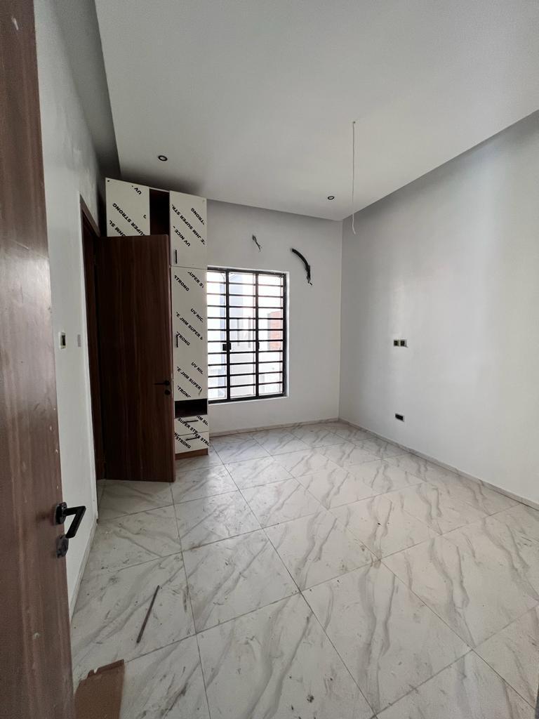 5 bedroom detached duplex with BQ