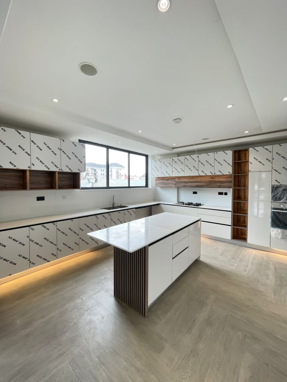 4 bedroom maisonette with BQ