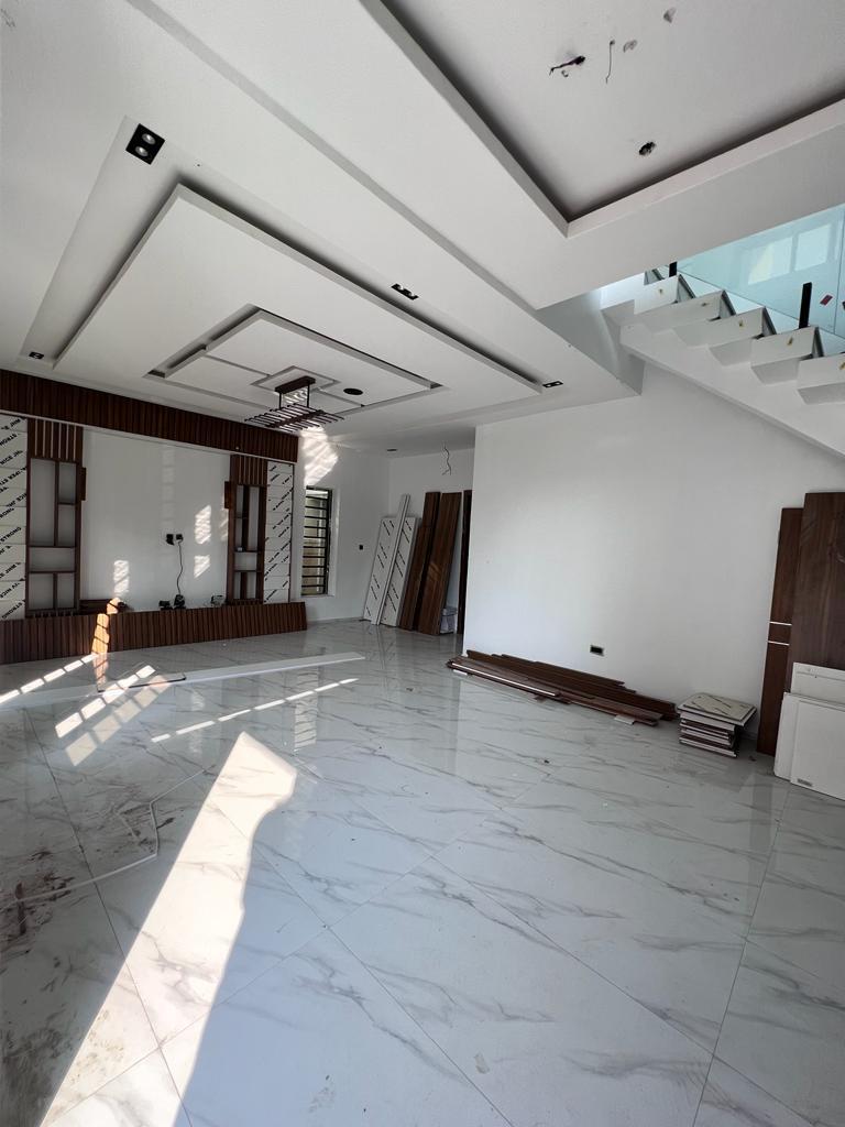 5 bedroom detached duplex with BQ