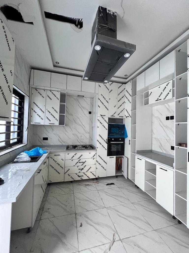 5 bedroom detached duplex with BQ