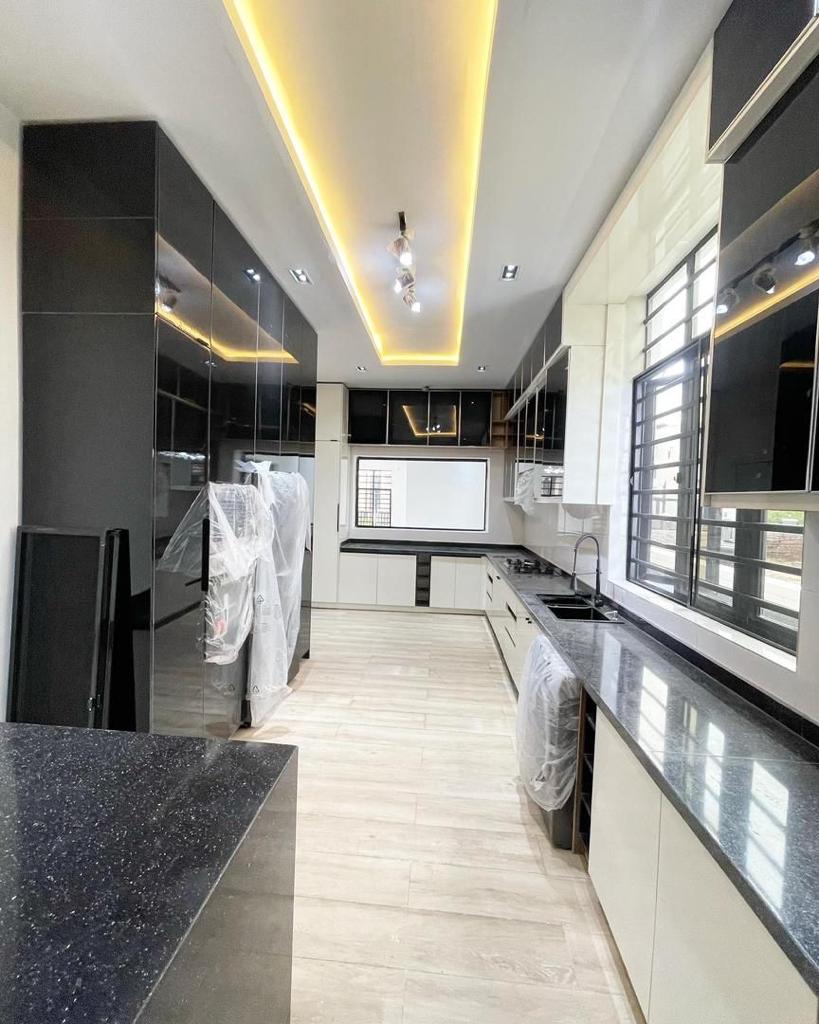 5 bedroom detached duplex with BQ