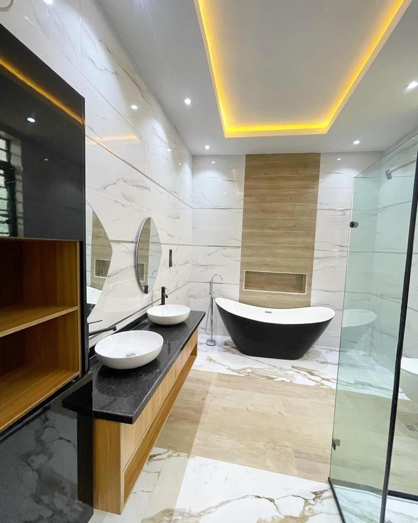 5 bedroom detached duplex with BQ