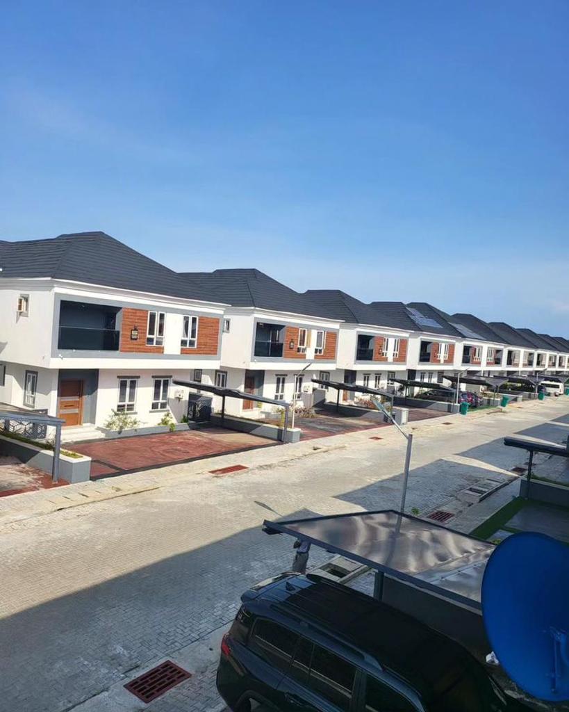 4 bedroom semi detached duplex with BQ