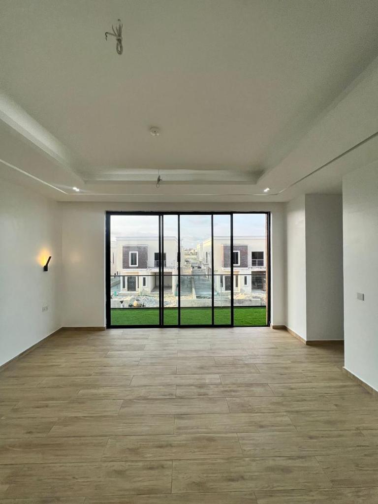 5 bedroom detached duplex with BQ