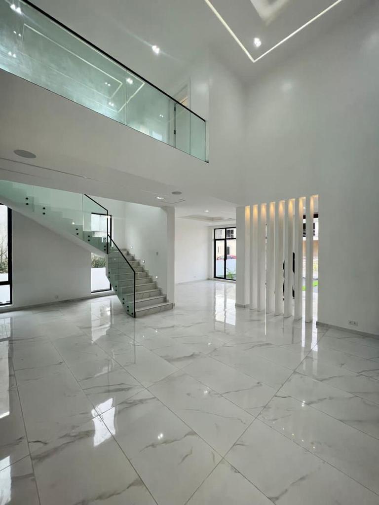 5 bedroom detached duplex with BQ