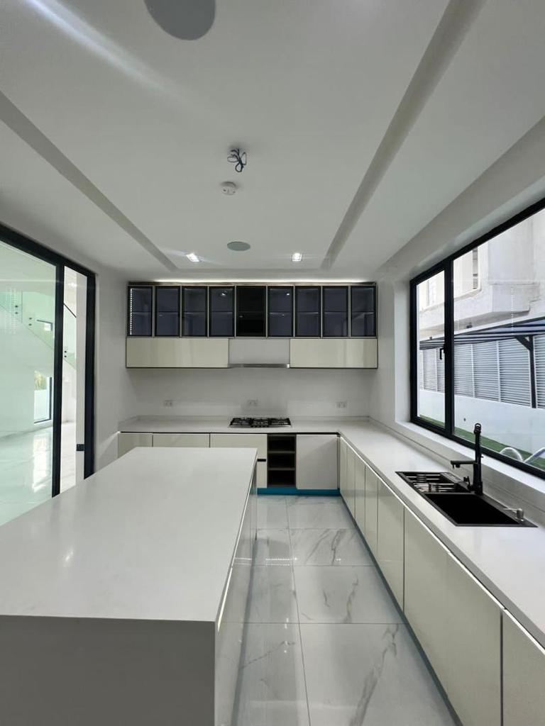 5 bedroom detached duplex with BQ