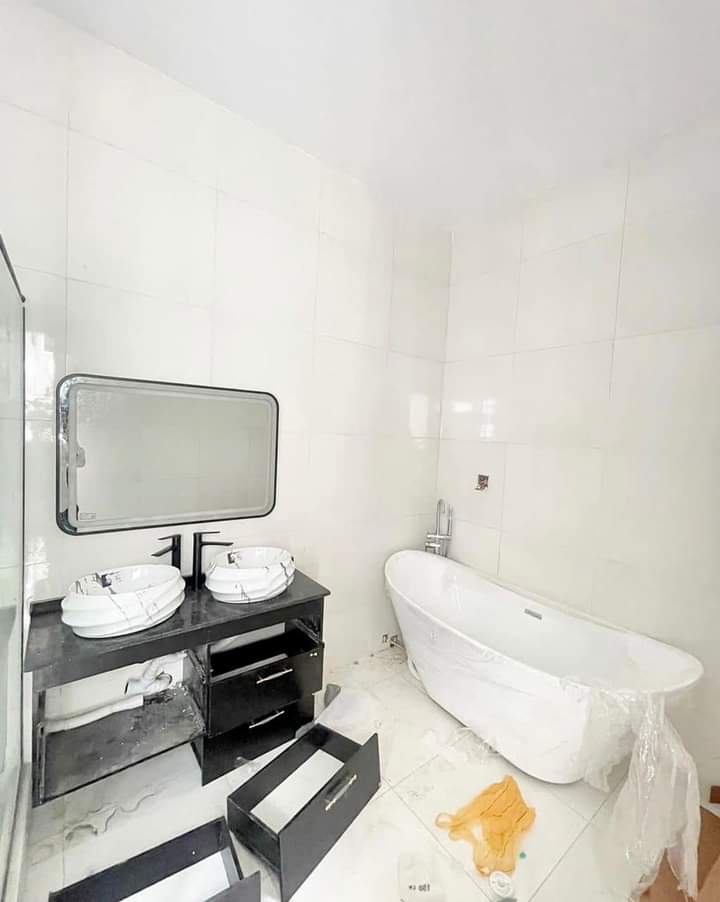 * 5 BED FULLY DETACHED DUPLEX WITH SWIMMING POOL *