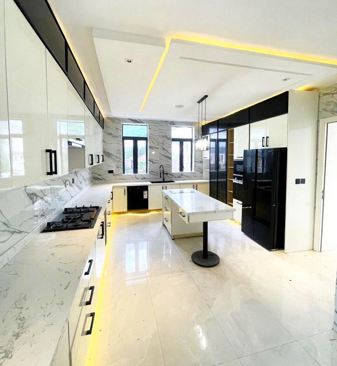 LUXURY 5BEDROOM FULLY DETACHED DUPLEX FOR SALE�