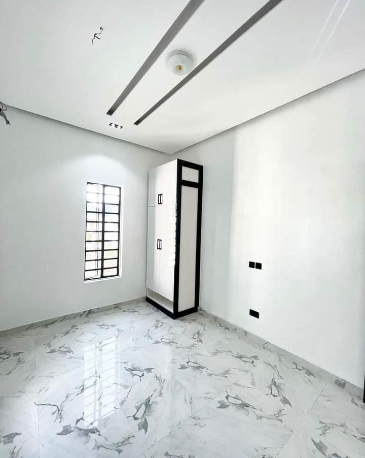 * 5 BED FULLY DETACHED DUPLEX WITH SWIMMING POOL *