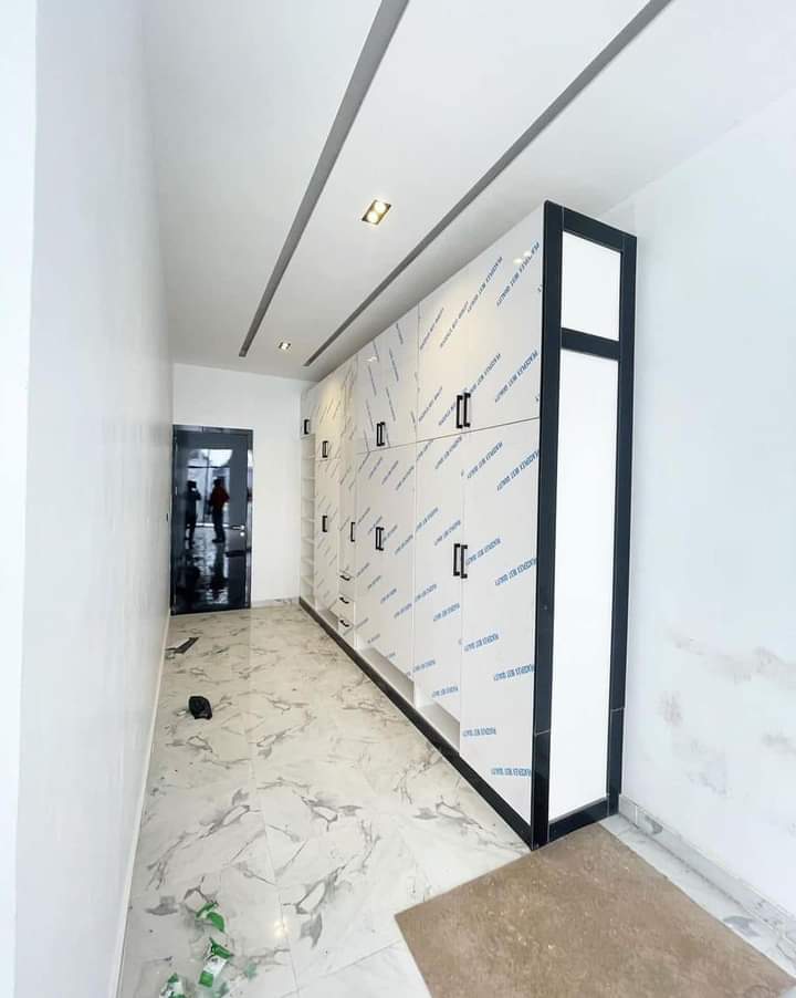 * 5 BED FULLY DETACHED DUPLEX WITH SWIMMING POOL *