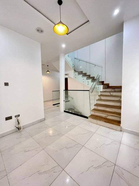 5BEDROOM DETACHED DUPLEX